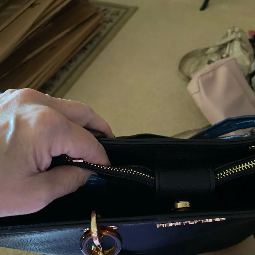 Michael Kors Black shoulder bag with handles. - Picture 4 of 9